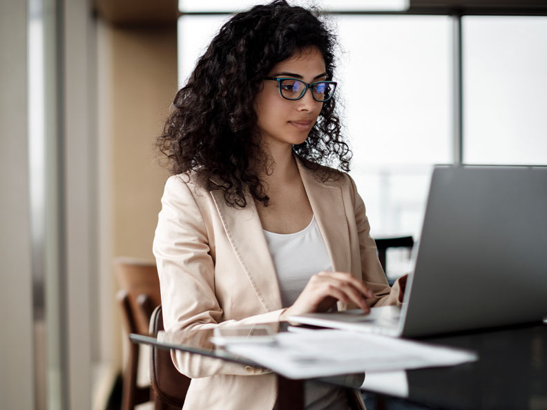 Businesswoman working on laptop in a coffee shop