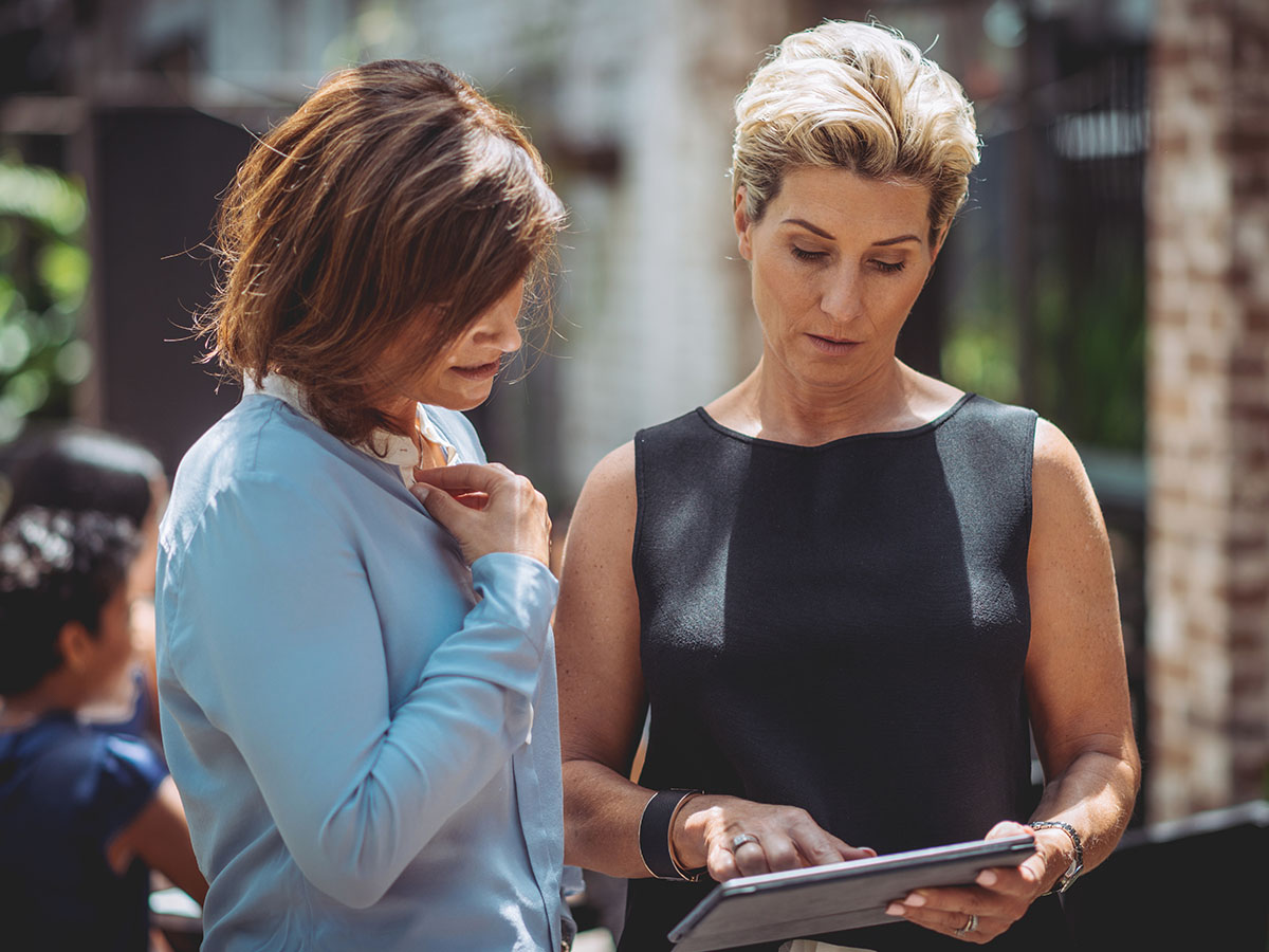 2-women-meeting-outside