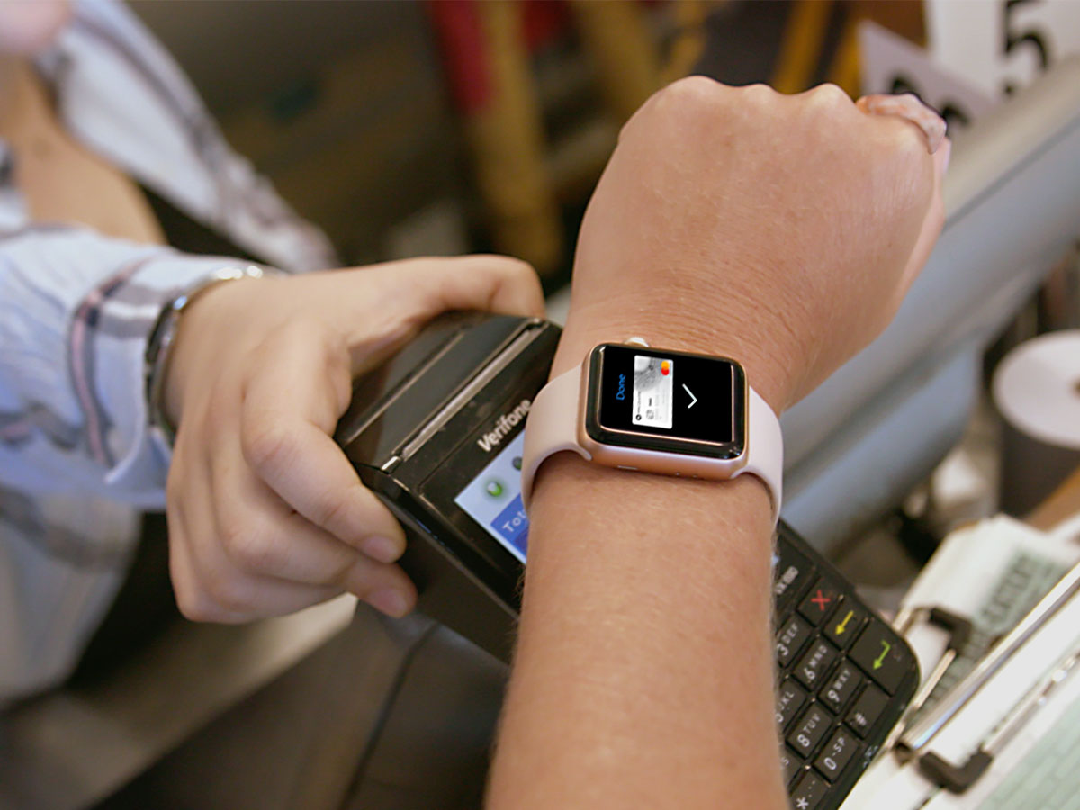 Personal paying at a payment terminal using their Apple watch.