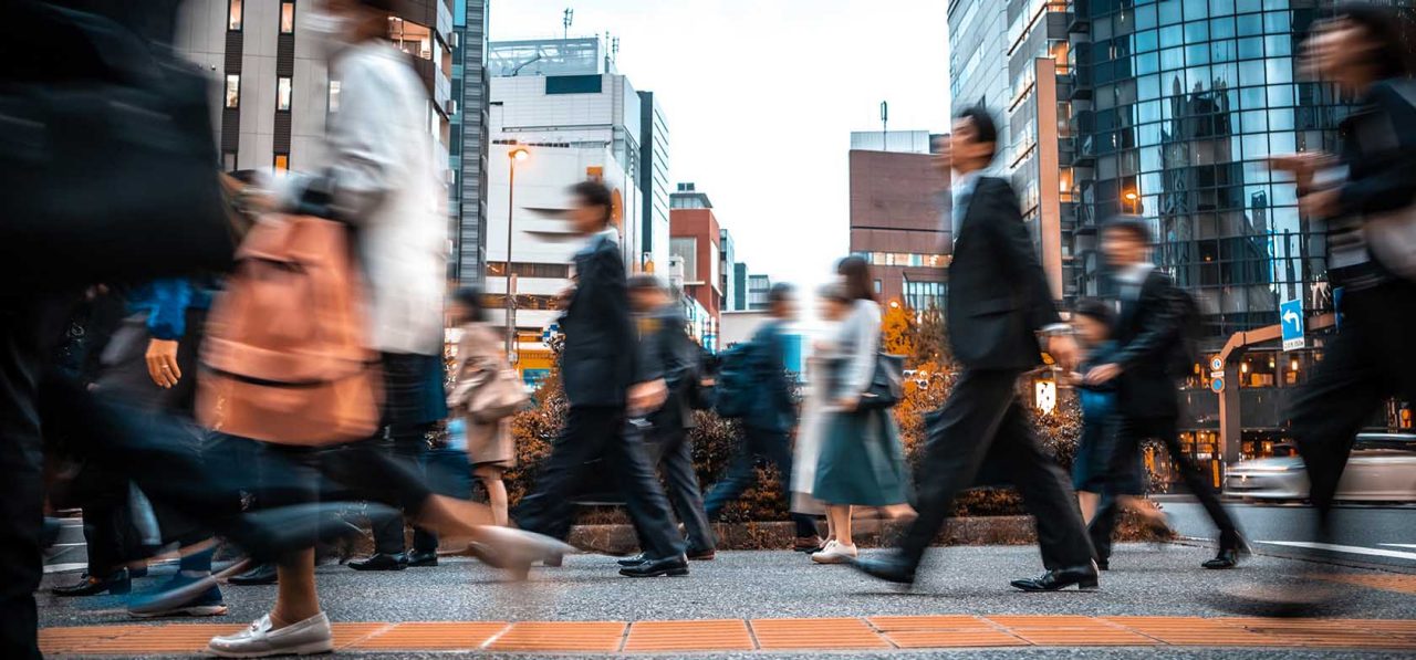 Blurred business people on their way from work